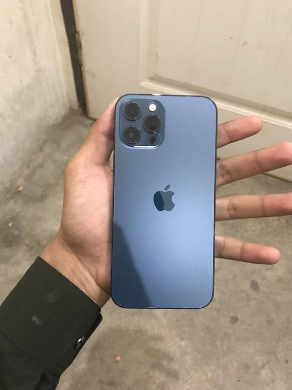 AOA I AM SELLING MY IPHONE 1