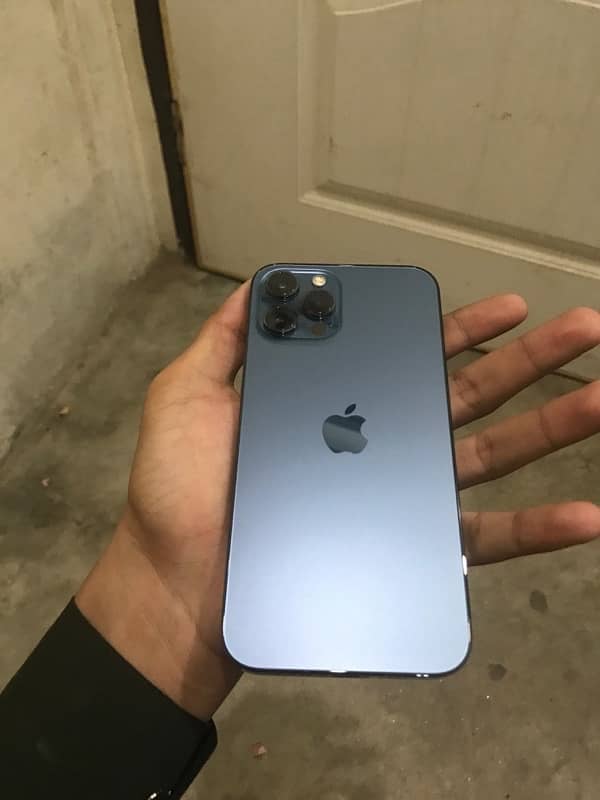 AOA I AM SELLING MY IPHONE 2