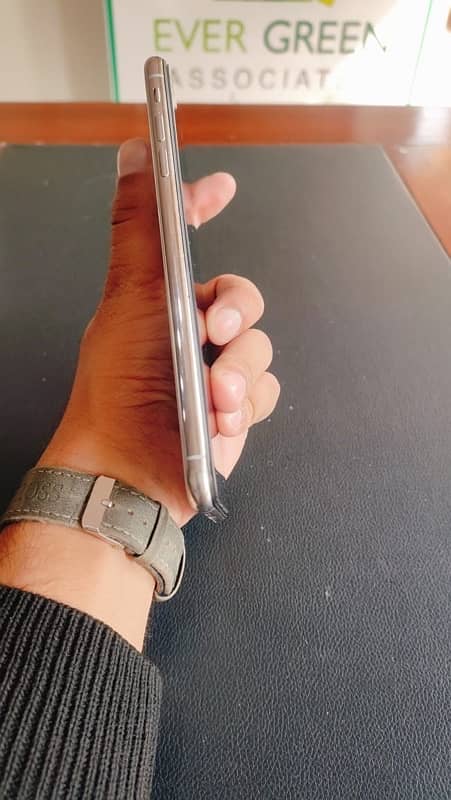 iphone xs max 256gb pta approved 4