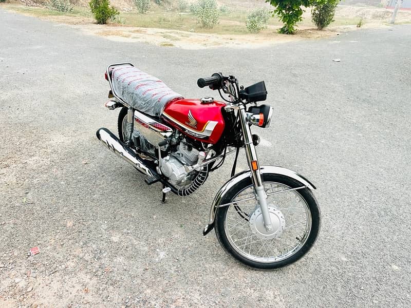 Honda 125 se 2025 3