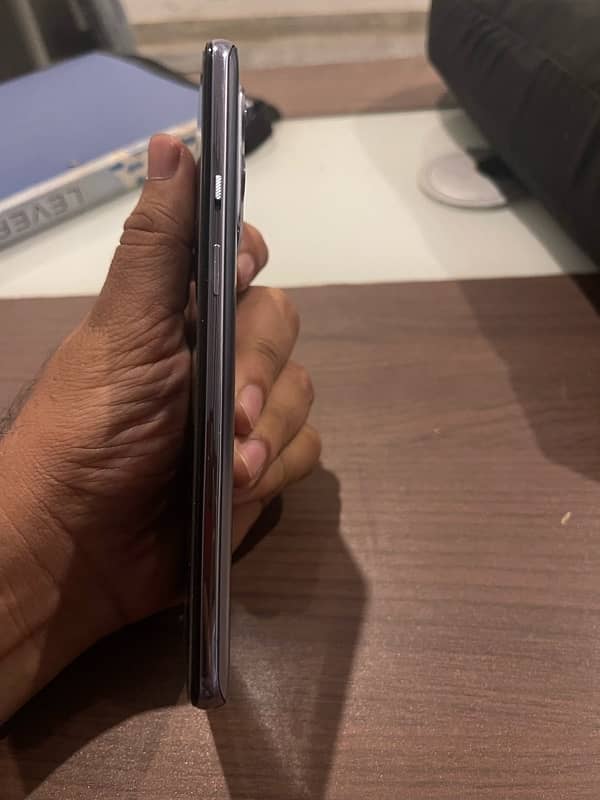 One plus 9  Global model 5g single sim approved 8/128gb 1