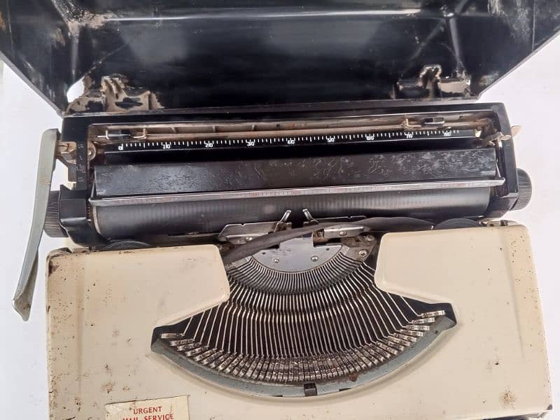 vintage typewriter Brother 6