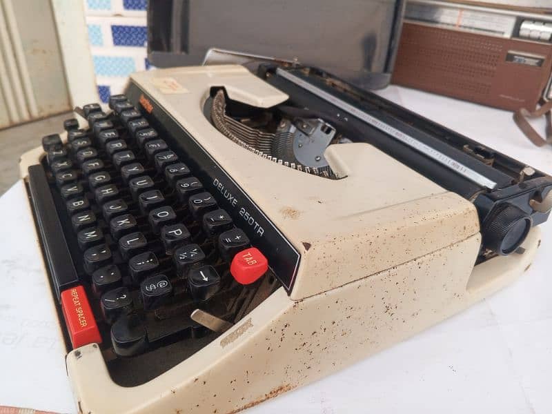 vintage typewriter Brother 7