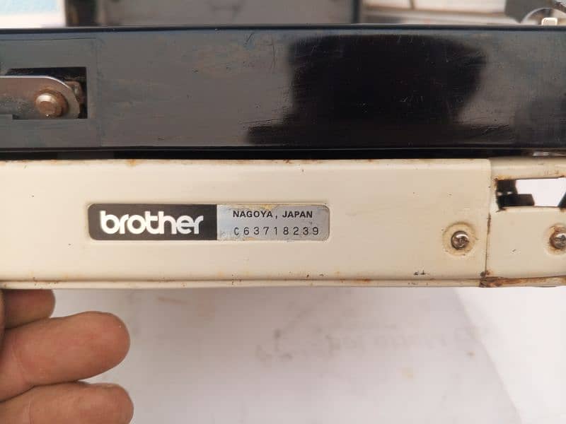 vintage typewriter Brother 9