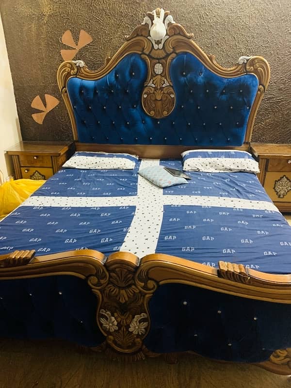 Bed dressing and table ( urgent sale ) 0