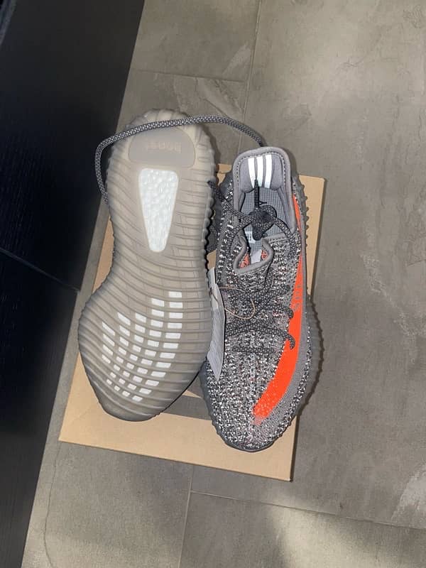 Adidas Yeezy boost 350 V2 beluga 4