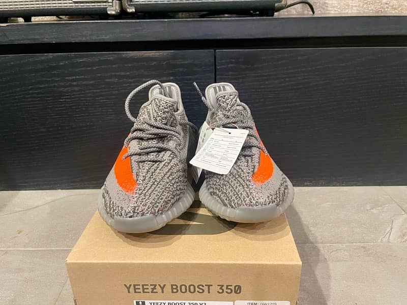 Adidas Yeezy boost 350 V2 beluga 2