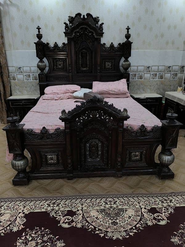 wooden used bed 0