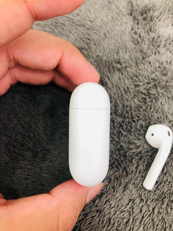 Apple AirPods Wireless 4