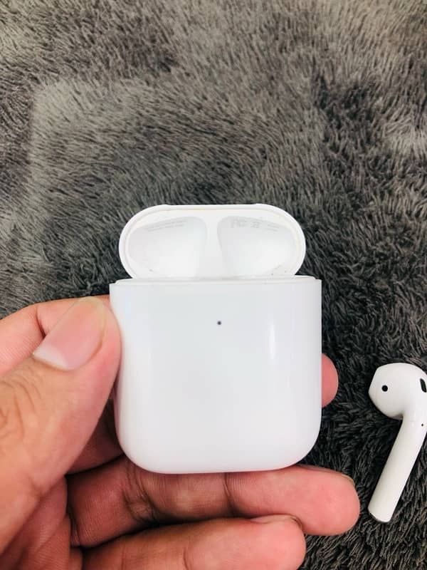 Apple AirPods Wireless 5