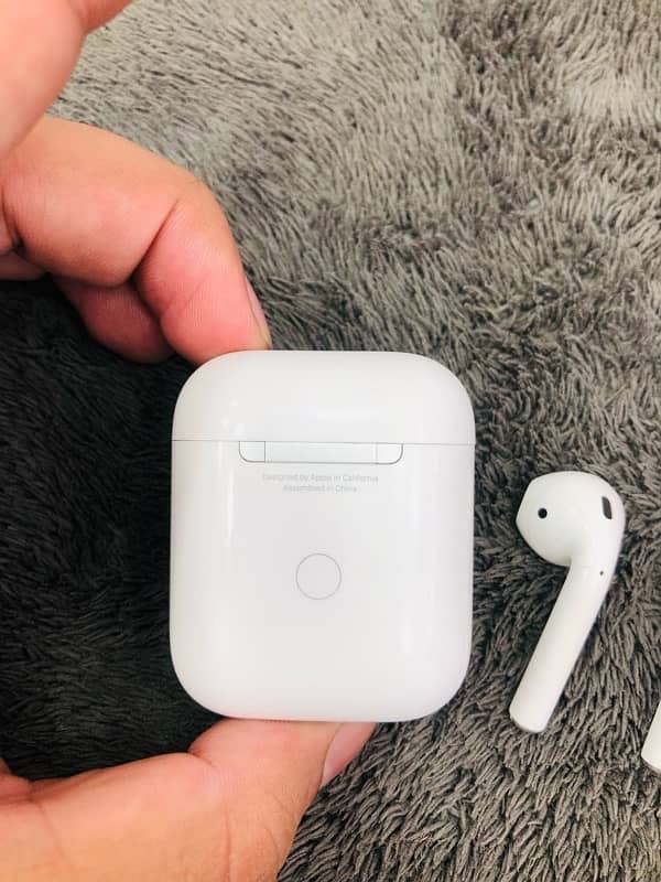 Apple AirPods Wireless 8