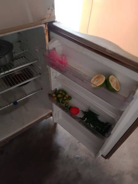 Large size fridge for sale. Used condition. Nowshera badrahi 0