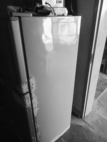 Large size fridge for sale. Used condition. Nowshera badrahi 4