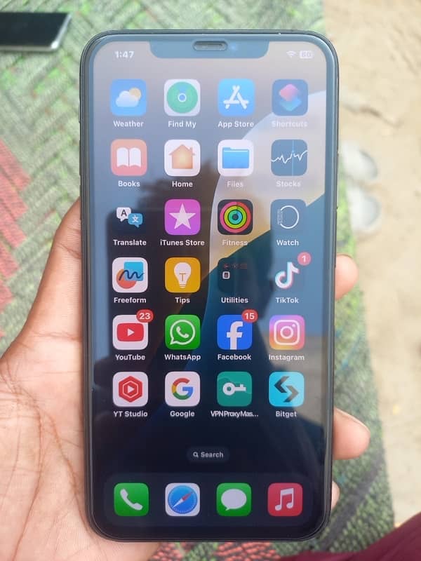 I phone 11 pro max 256gb non pta factory unlock 2months eSIM time hy 1