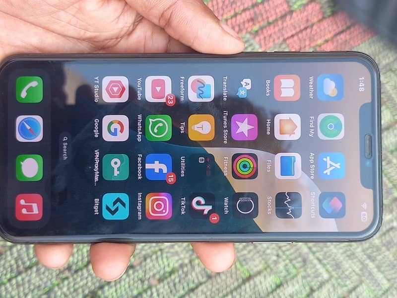 I phone 11 pro max 256gb non pta factory unlock 2months eSIM time hy 7