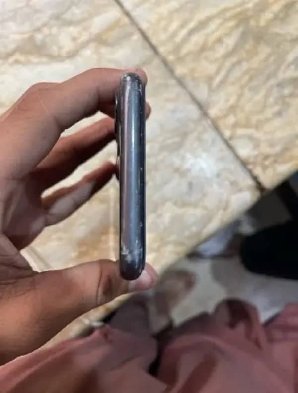 IPHONE 11 JV 64 GB 90 BATTERY 2