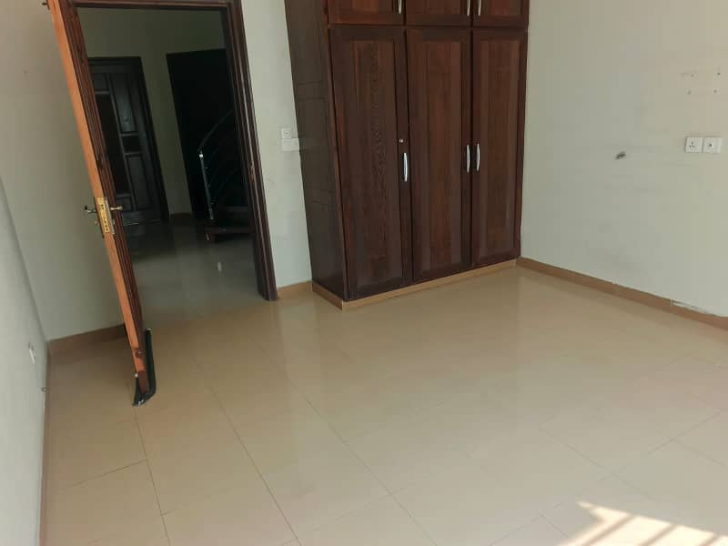 DHA Phase 6, 10 Marla, 04 Bed, Luxury House For Rent. Original pics attached 7