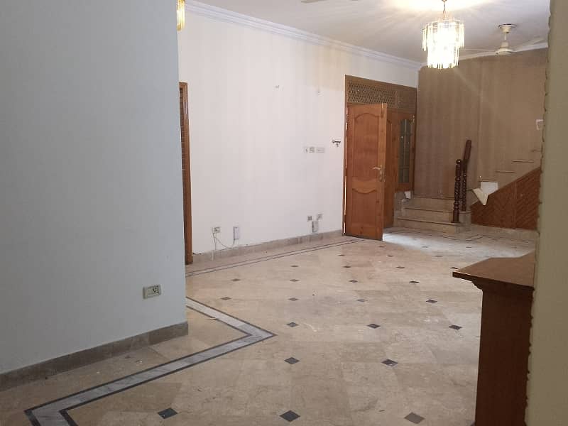 Double Storey House For Rent 6 Bedroom With Attached Bathroom 11