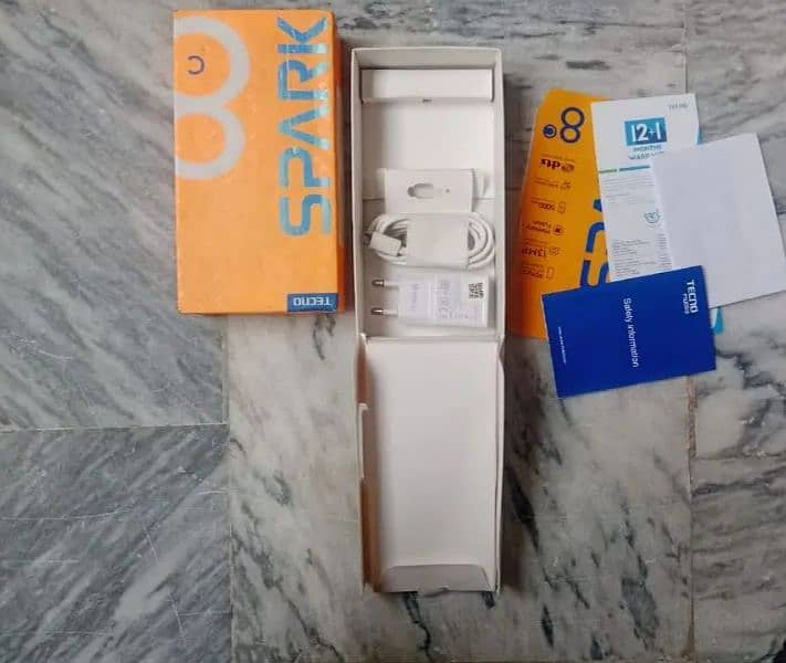 Tecno spark 8c 4/128 complete box PTA approved 4