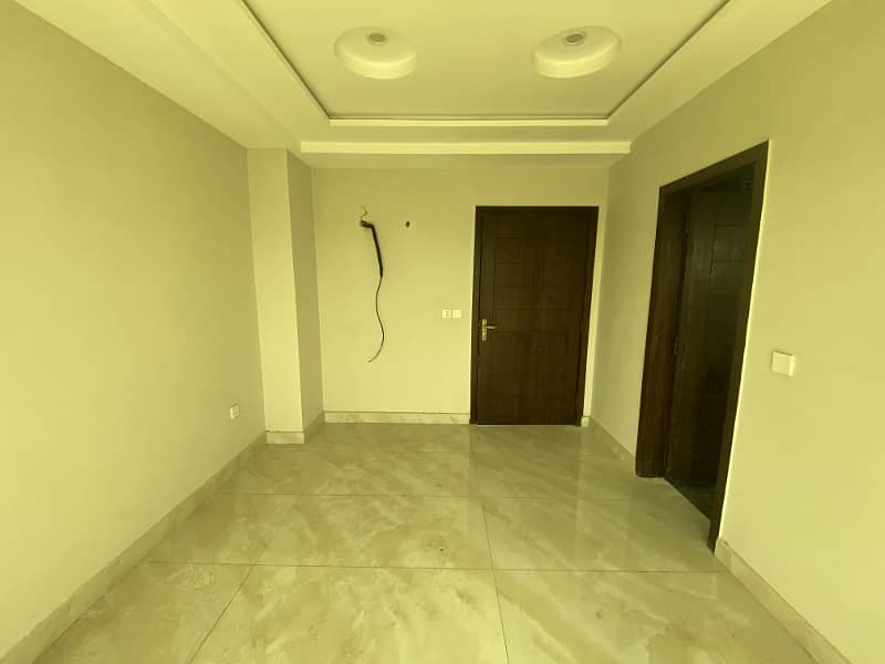 1-Bed Apartment for Sale in Bahria Town, Lahore - Great Investment! 5