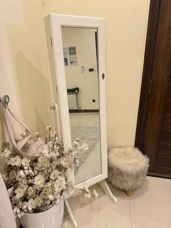 Full length mirror with jewellery storage 2