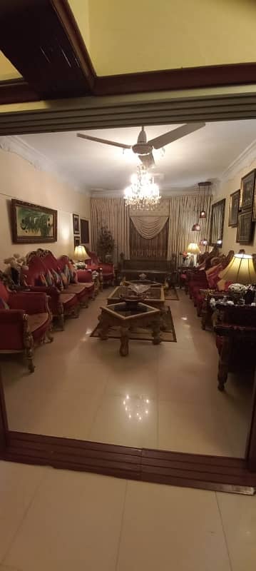 flat for sale sarwar saheed road  opsit cantamnent bord Karachi 3