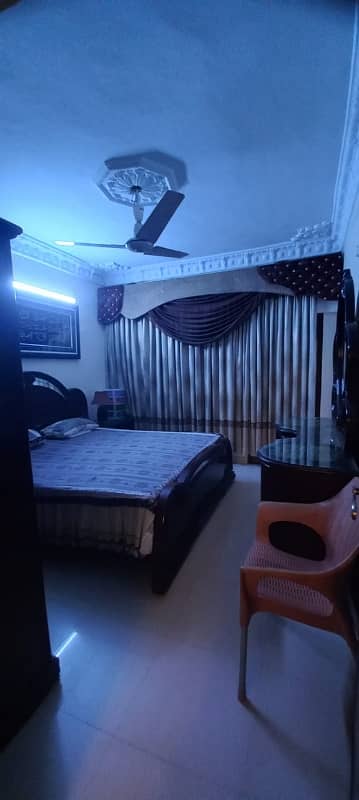 flat for sale sarwar saheed road  opsit cantamnent bord Karachi 4