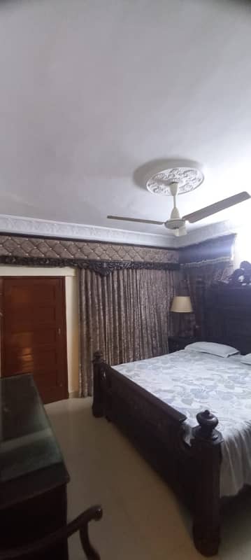 flat for sale sarwar saheed road  opsit cantamnent bord Karachi 5