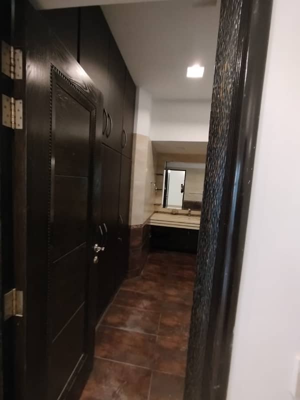 1 Kanal Upper Portion For Rent In DHA Lahore Phase 4 Near Main Ghazi Road 4