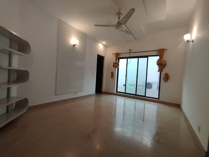 1 Kanal Upper Portion For Rent In DHA Lahore Phase 4 Near Main Ghazi Road 10