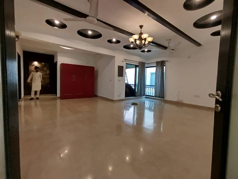 1 Kanal Upper Portion For Rent In DHA Lahore Phase 4 Near Main Ghazi Road 14