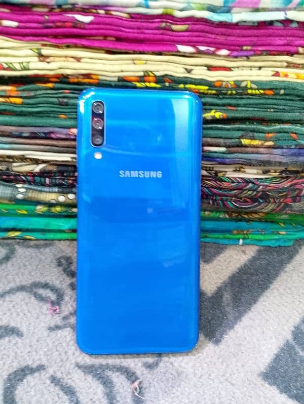 Samsung a50 4+128 25000 4