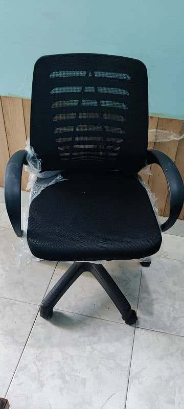 BRAND NEW OFFICE TABLE AND CHAIR 0