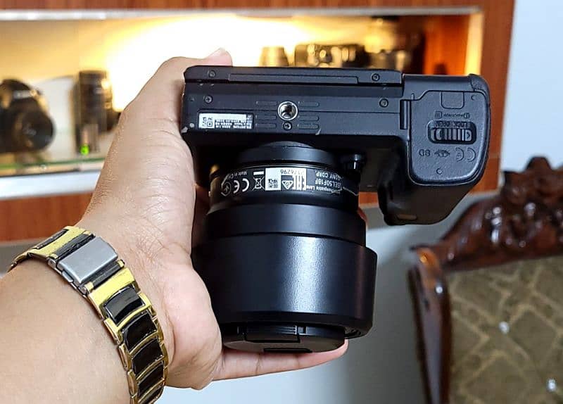 Sony a6400 (Body only) Read add 3