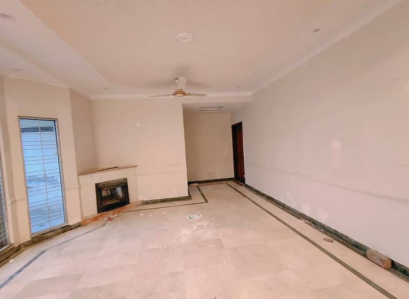 1 Kanal House For Rent IN DHA Lahore Phase 4 Near School 3