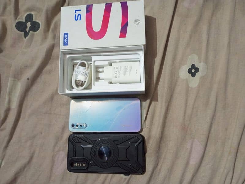 vivo s1 4GB Ram 128GB Rom all accessories complete with box. 1