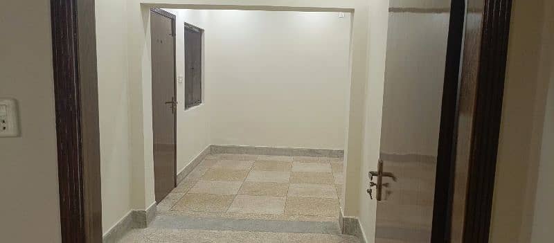 Flat No 3 for rent ka liya available hai 9