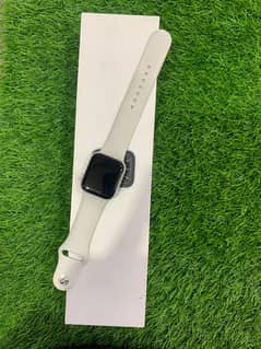 Apple Watch Series 5 40mm With Box 0