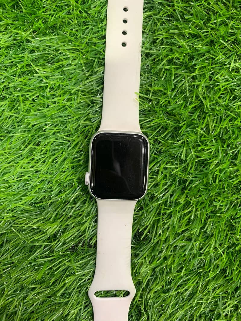 Apple Watch Series 5 40mm With Box 1