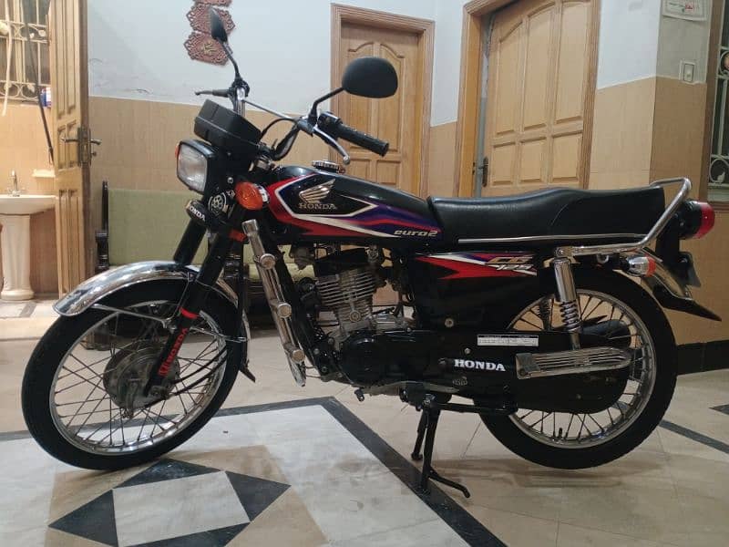 Honda Cg 125 in Black Color Neat & Clean Condition. 3