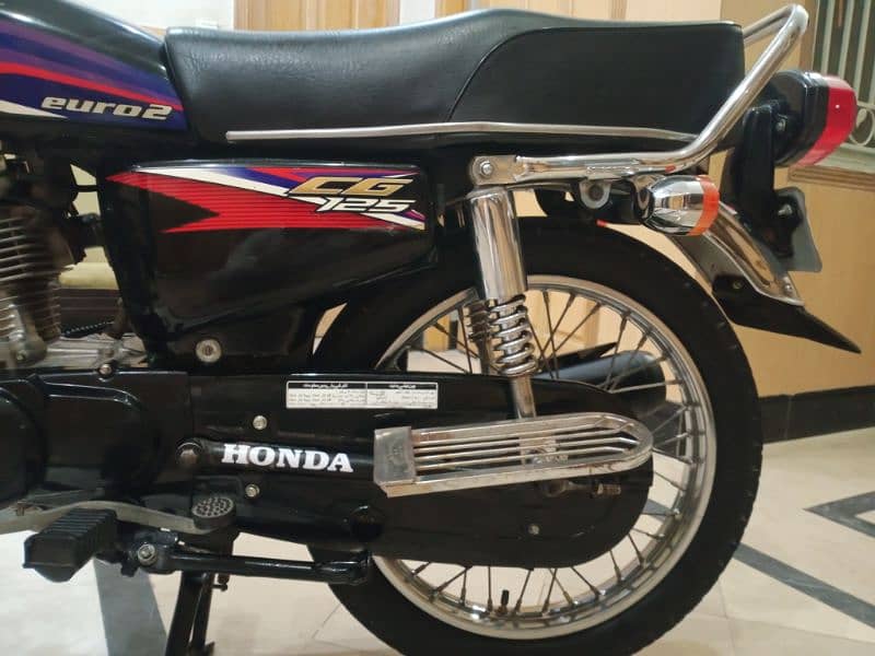 Honda Cg 125 in Black Color Neat & Clean Condition. 8