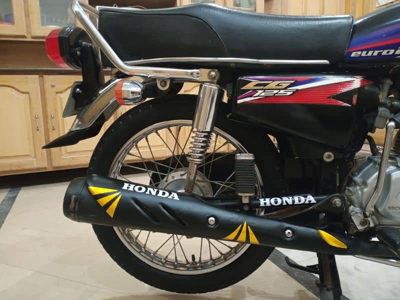 Honda Cg 125 in Black Color Neat & Clean Condition. 11