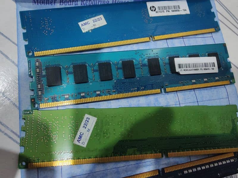 DDR3 Rams  4 GB ki mary pass 4 rams hm 1