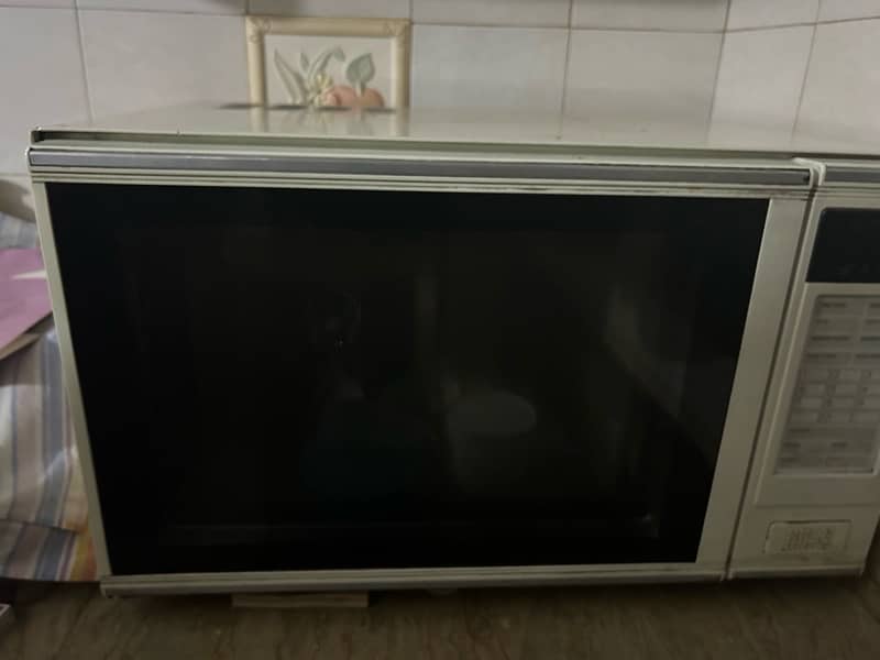 GoldStar Microwave Oven 4