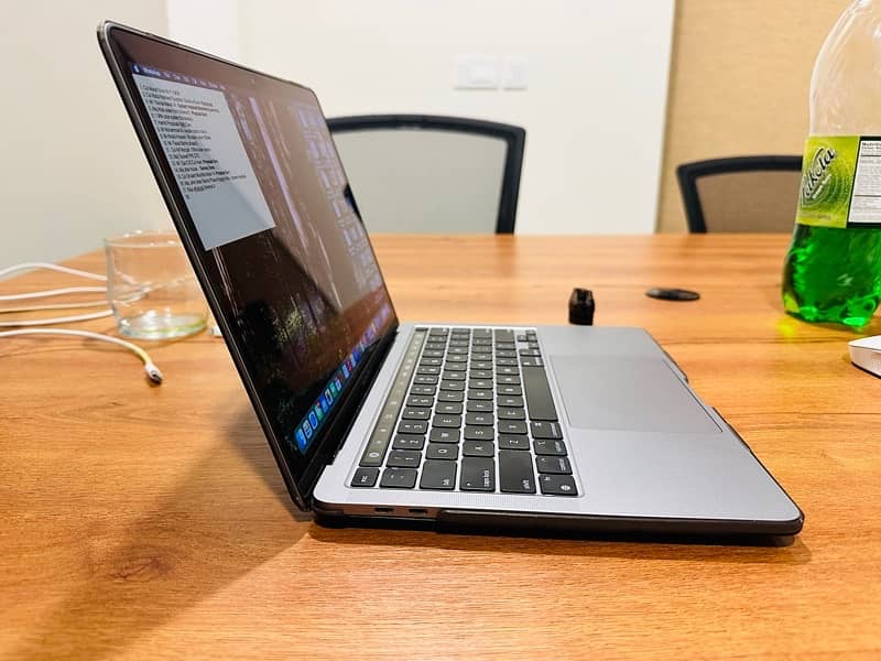 Macbook Pro M1 2020 in 10/10 condition 2