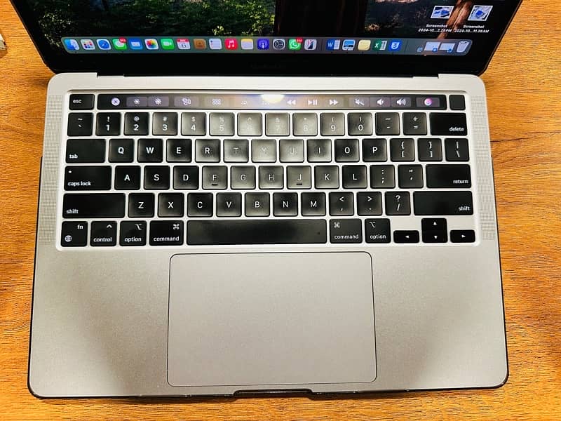 Macbook Pro M1 2020 in 10/10 condition 3