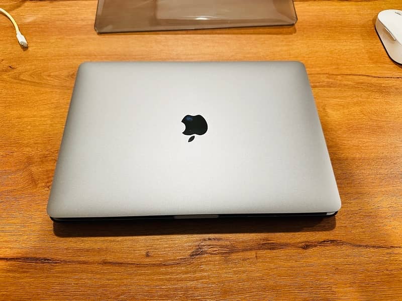 Macbook Pro M1 2020 in 10/10 condition 4