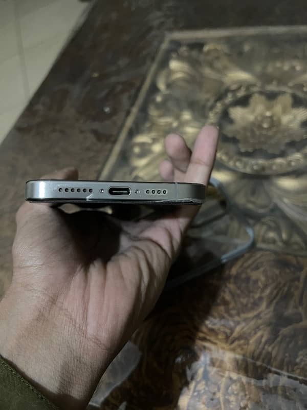 Apple iphone 15pro max Jv 512gb Natural Titanium in Good Condition 3