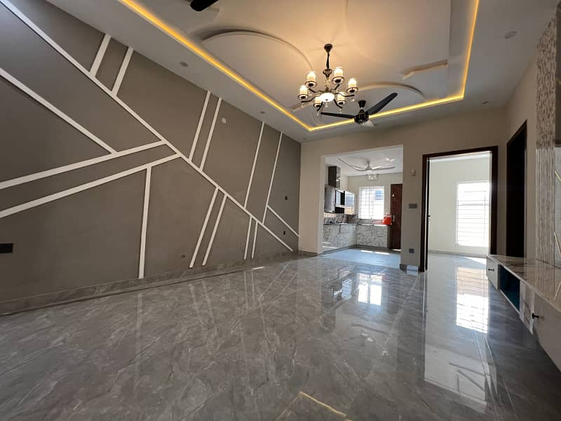 7 MARLA LUXURY HOME WITH TOP-NOTCH FINISHES PRIME LOCATION IN BAHRIA TOWN ISLAMABAD 11