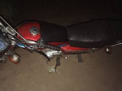 Honda 125 hai 18 modal argent sale Karna hai koi masla ni 10by8 condi